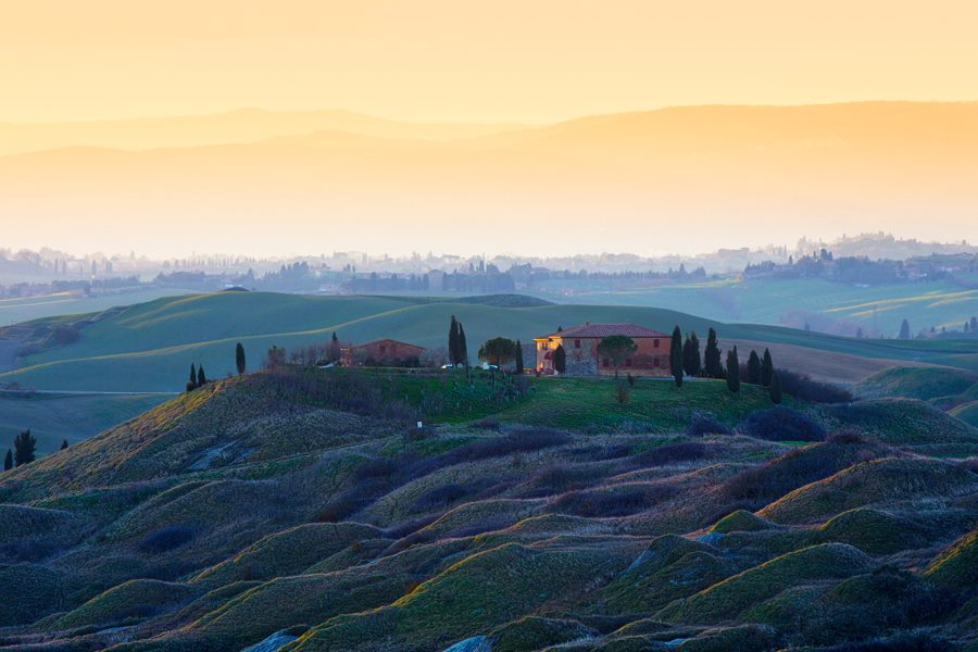 Non servono parole nell'ora della bruma.
No words are needed in the mist hour.
Credits Giuseppe Moscato via <a href="/VisitTuscany/">Visit Tuscany</a> #Toscana #Tuscany