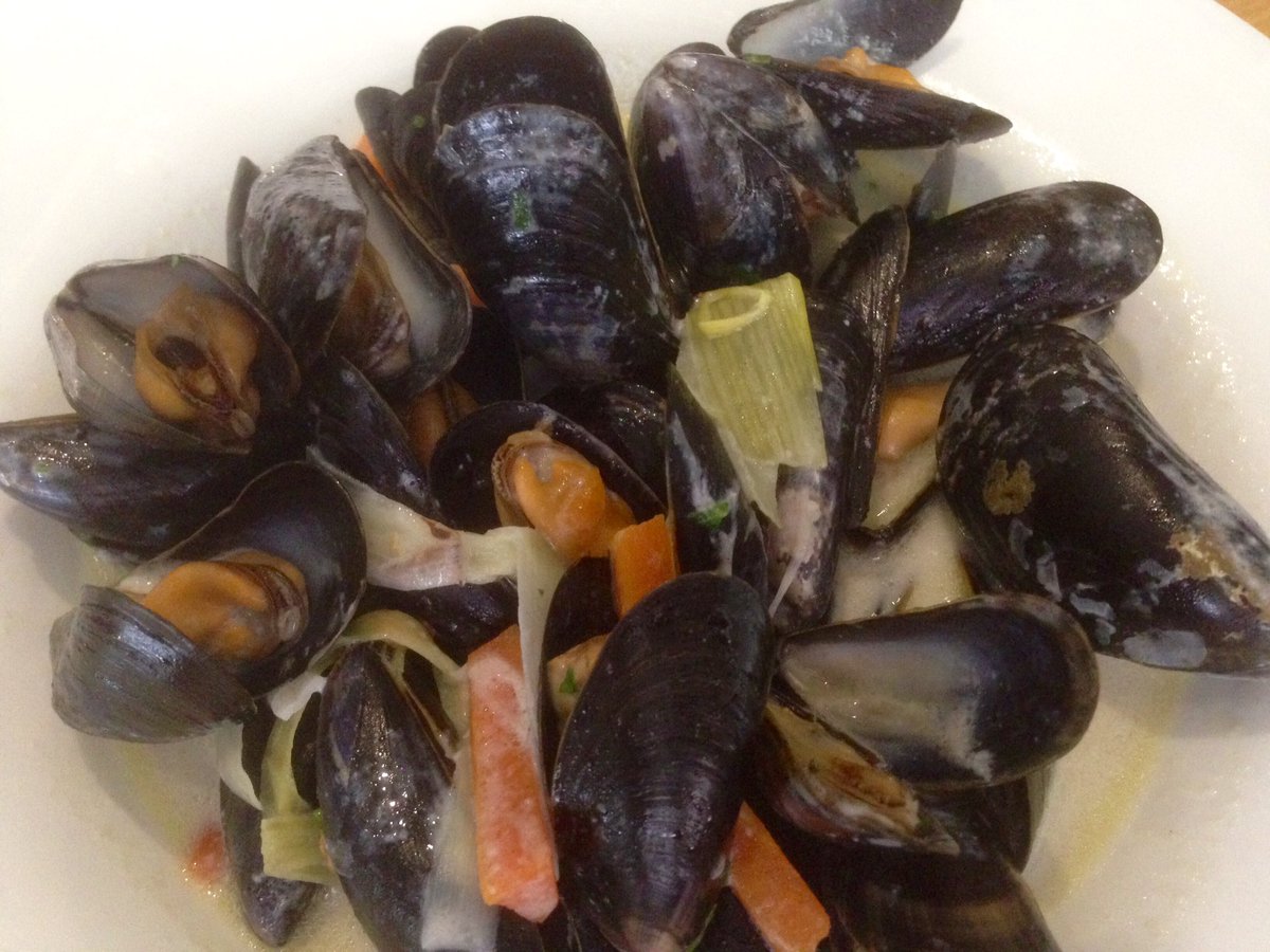 LasCosasdNiceto's tweet photo. Sugerente propuesta de cocina francesa en #Beaucoup. Mi cuit exquisito, mejillones sin frites y pulpo con toques de trufa #Foodie #blogfood https://t.co/OSLxSlu6VX