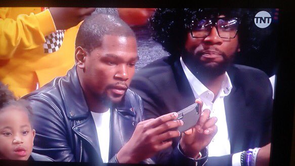 FestusEzeli's tweet photo. Couldn't be there but sent my cousin (Asbestos Ezeli) in my place to support @CJMcCollum last night @3pt contest #NBAAllStarWeekend2017  😁 https://t.co/gs7cWvOVK4