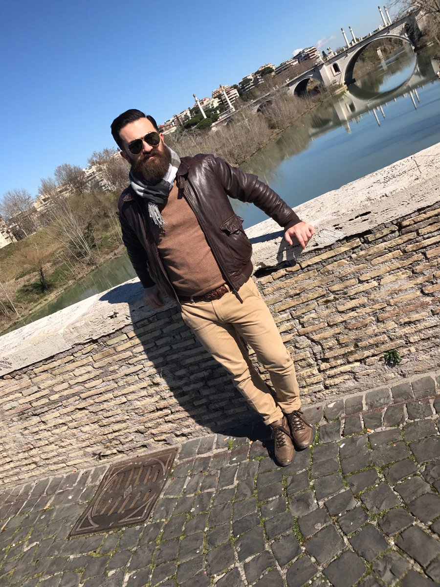 NicoPalombieri's tweet photo. Giornata stupenda a Roma!#happiness #dandy #sole# ponte milio#amazing#wow#caldo#men#barba #beautifulday # https://t.co/1XlMC4ZycY
