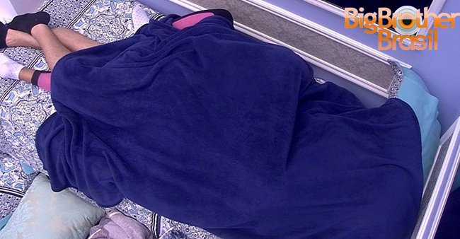 3456789rio's tweet photo. 🔥 Marcos movimenta o edredom com Emilly: 'Está caliente aqui' 🔥 https://t.co/0ry2VDIFMy #RedeBBB #BBB17 by #DayBMS via @c0nvey https://t.co/0176DoCz7V