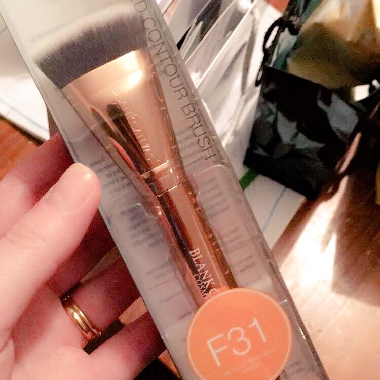 thetwodarlings's tweet photo. Thanks @BCCosmetics for the fab brush @Cloggers_2015 I haven't tried one like it before! #CloggersBloggersEvent https://t.co/EsNvy788Sl