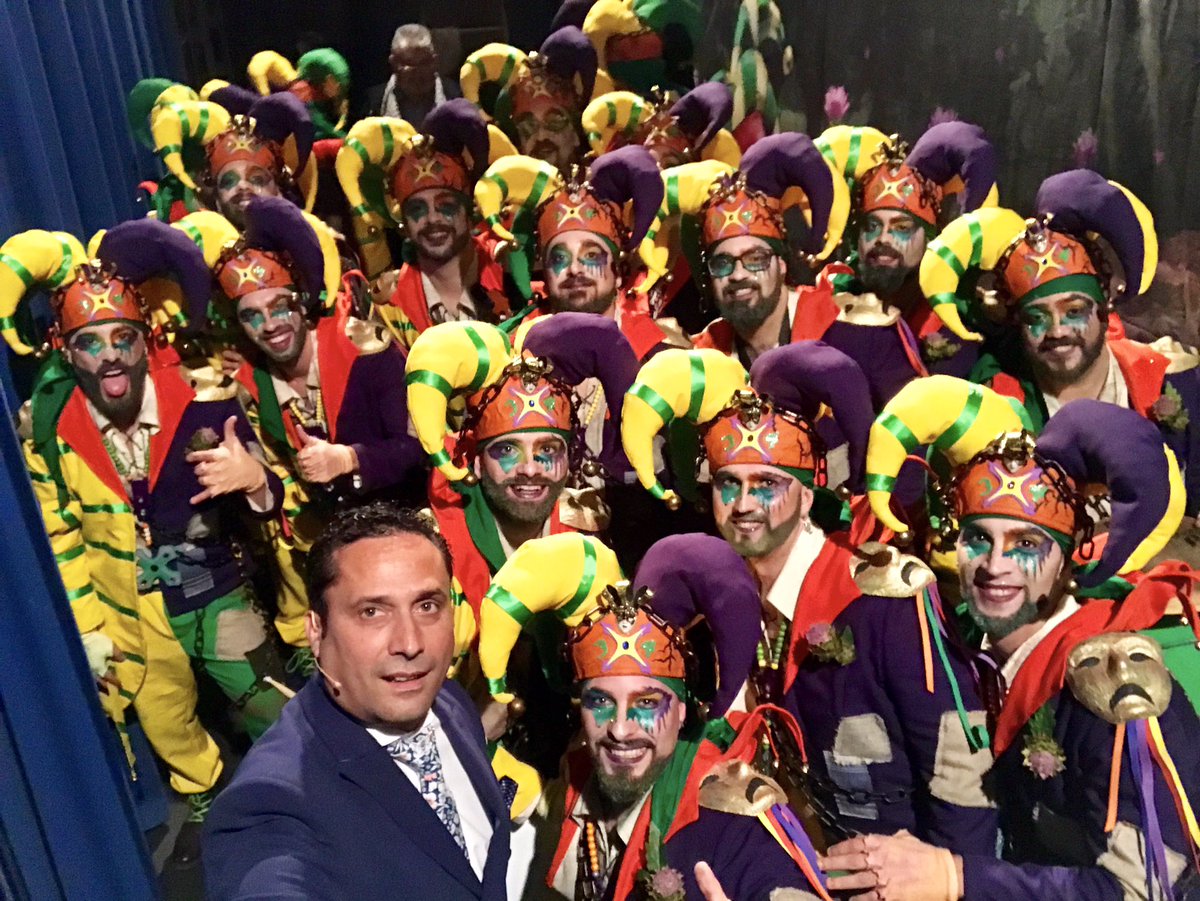 manuelcostillo's tweet photo. Estos son Los Pecadores a su paso por #carnavaldeAlcalá llegados de Sevilla la guapa. @comparsajuanma https://t.co/vtCyBomOEK
