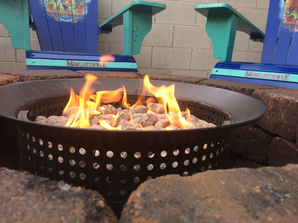 PiratudeNation's tweet image. No beach today but fire, family, and trop rock tunes in my #backyardbeach  thx to @Frontgate and @Margaritaville