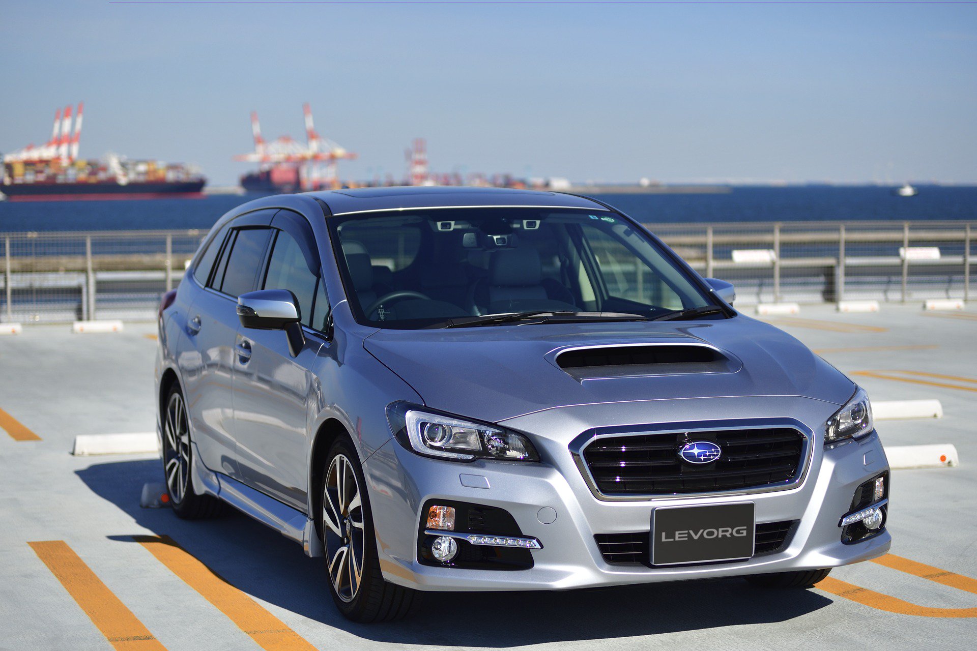 Akikawa 在 Twitter 上 今週からのmyレヴォーグ クォーターウィンドウにシルバーのモールを付けた T Co Hkil11zr9y Twitter