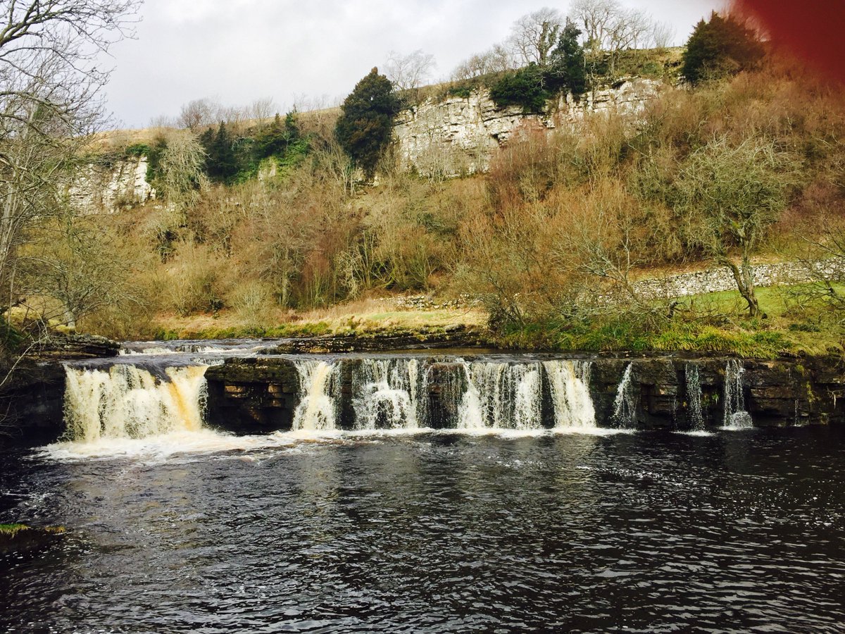 oldcrofthouse's tweet photo. Debate continues best route from Keld #crackpothall #coasttocoast #YorkshireDales 30 drive minutes from #kirkbystephen quicker than walking! https://t.co/iK3GgDh6mj