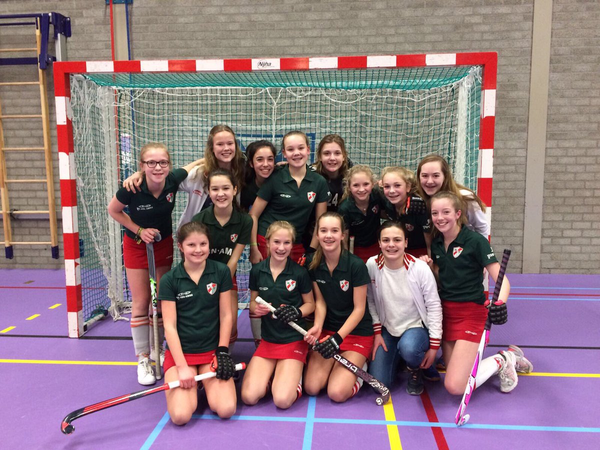 <a href="/hcmop/">VMH&CC MOP</a> Meisjes C2 vandaag glansrijk kampioen in de zaal. Toppers!