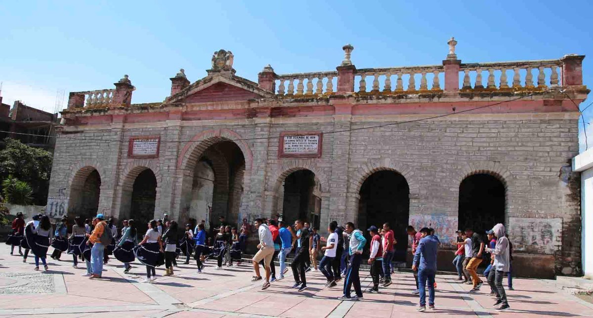 JulioSevillaS's tweet photo. Estamos contentos por los próximos proyectos a ejecutar entre ellos poner en valor la Alameda Valdelirios. Firmamos Acuerdo Convenio Marco https://t.co/QH8hN5i2Op