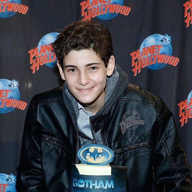 Happy 16 birthday, David Mazouz!

(Photos from last year when David was at Planet Hollywood) 