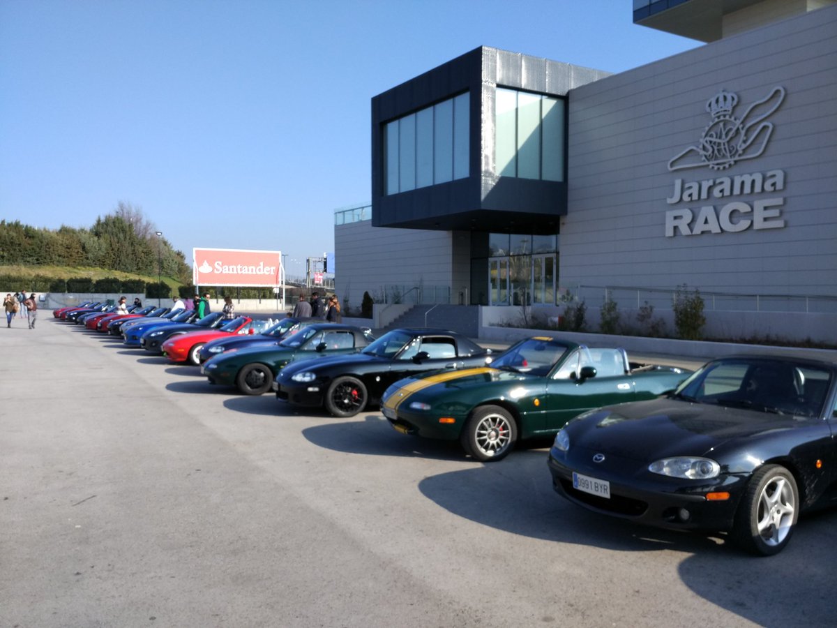 Framosval's tweet photo. Día inolvidable acompañado de #FriendsOfMX5 y muchos miateros! El Jarama, el castillo de Manzanares y el Atazar fueron testigos! #Roadster https://t.co/oe401O3XGr