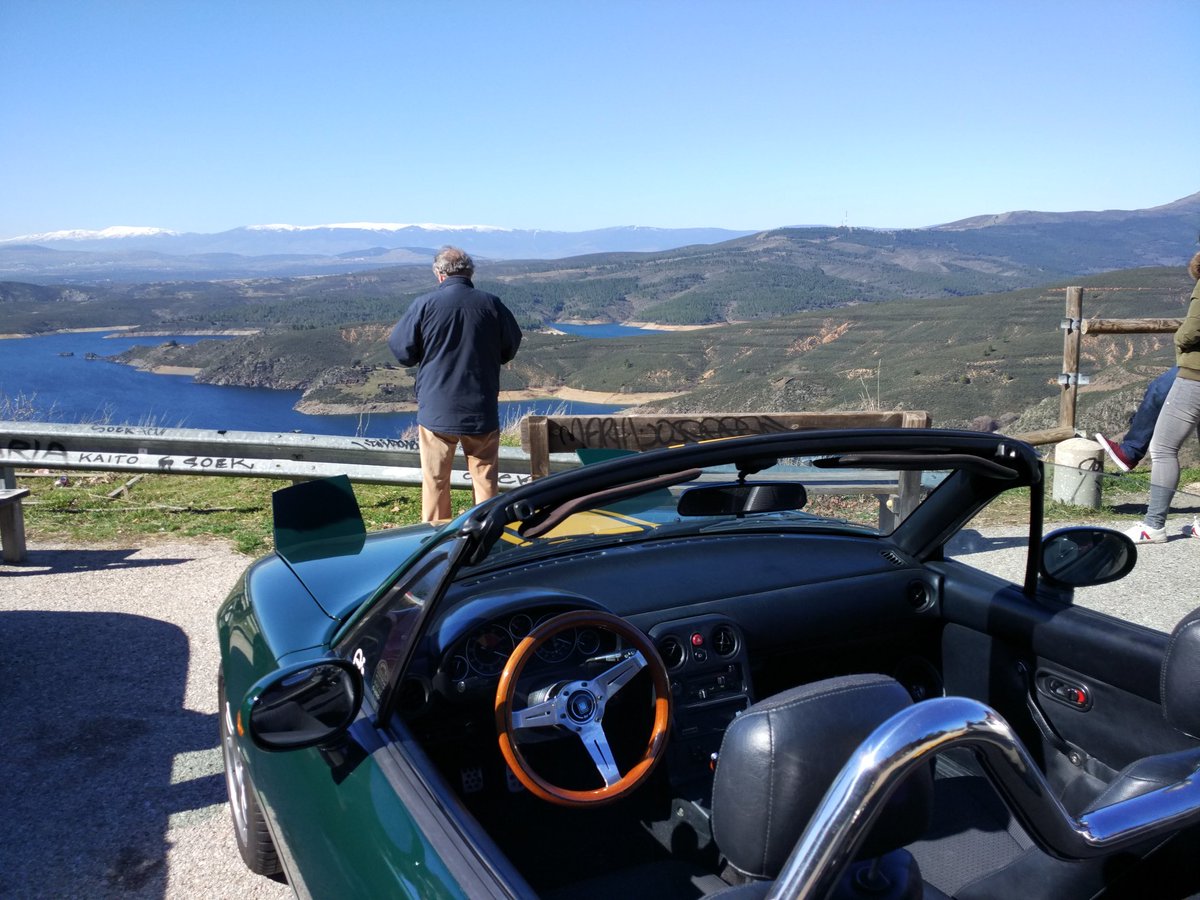 Framosval's tweet photo. Día inolvidable acompañado de #FriendsOfMX5 y muchos miateros! El Jarama, el castillo de Manzanares y el Atazar fueron testigos! #Roadster https://t.co/oe401O3XGr