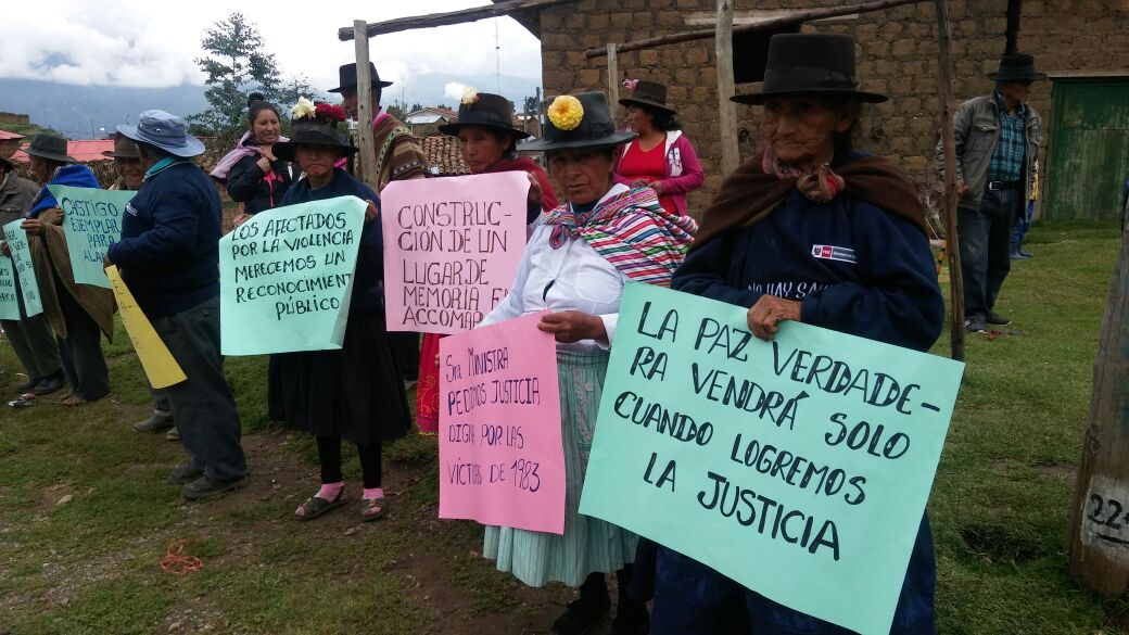 JulioSevillaS's tweet photo. Junto a la Ministra @marpereztello llegamos a Accomarca para decir al pueblo que estamos trabajando por brindar justicia https://t.co/fqCgrIqjT5