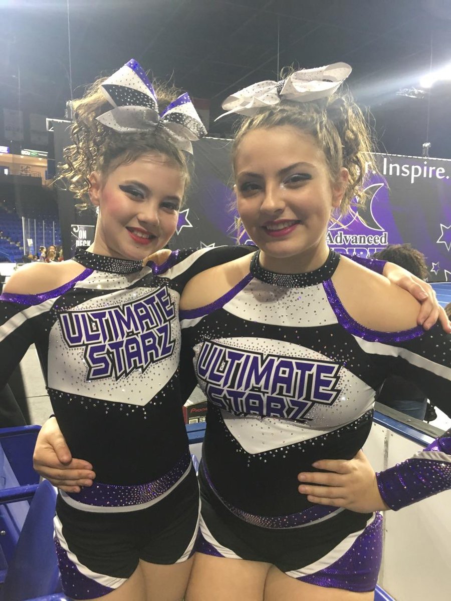 julieschell06's tweet photo. @AdvancedSpirit big sis Lil sis (by choice) #WinterWonderland #ultimatestarz #ultimatebond https://t.co/0cf9urnNYH