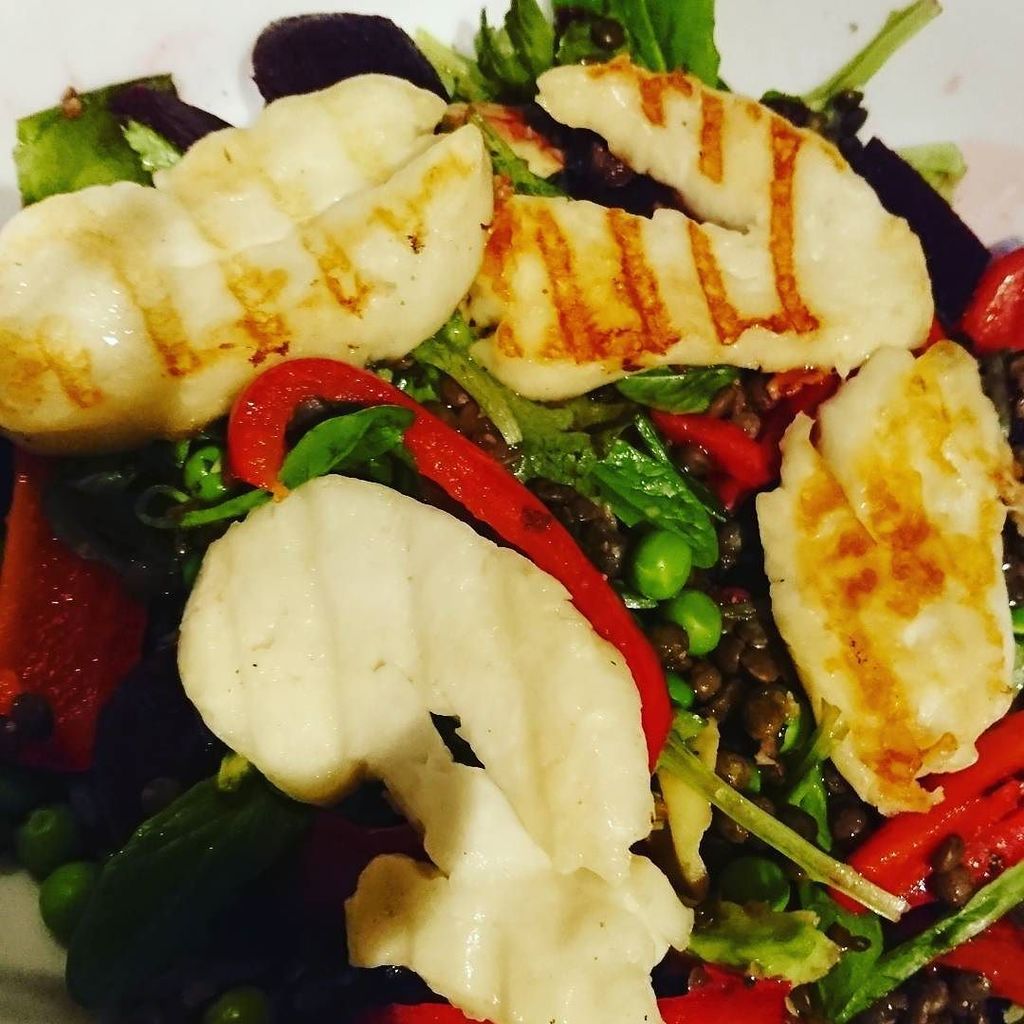 Annzzz's tweet photo. Winter salad - so much yummy food on this plan #cleaneating eating #bodybombshells https://t.co/TrcxgpXh4U https://t.co/4iynpQ7X7t