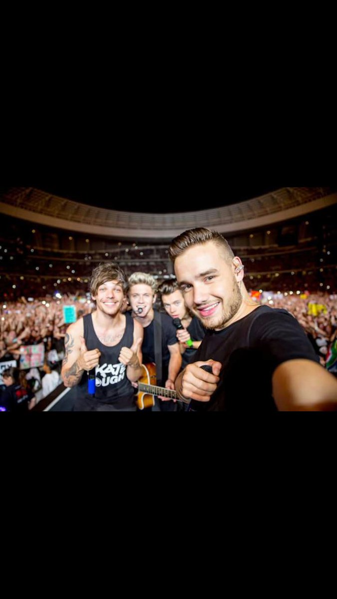 SimonCowell_pr's tweet photo. #BRITVIDONEDIRECTION  #BestMusicVideo #directioners Dont forget to vote for One Direction for #BestMusicVideo https://t.co/greBVZjYDs