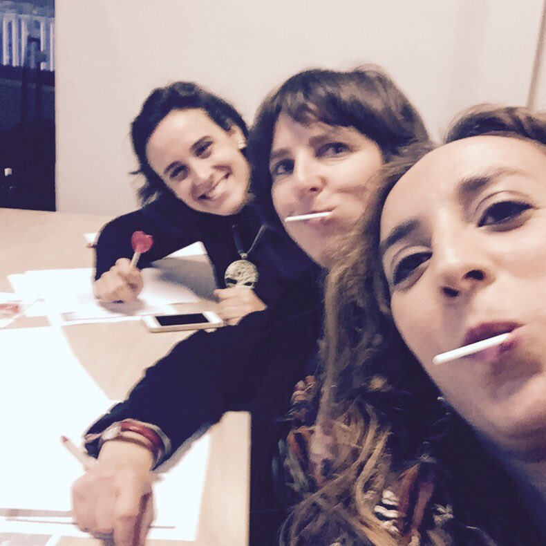isaalba's tweet photo. Aquí las felices juradas de @swmalaga2017 disfrutando de los proyectos presentados. Se acerca el final, tic tac... #swmalaga @ajemalaga https://t.co/2Gvf9Hcuru