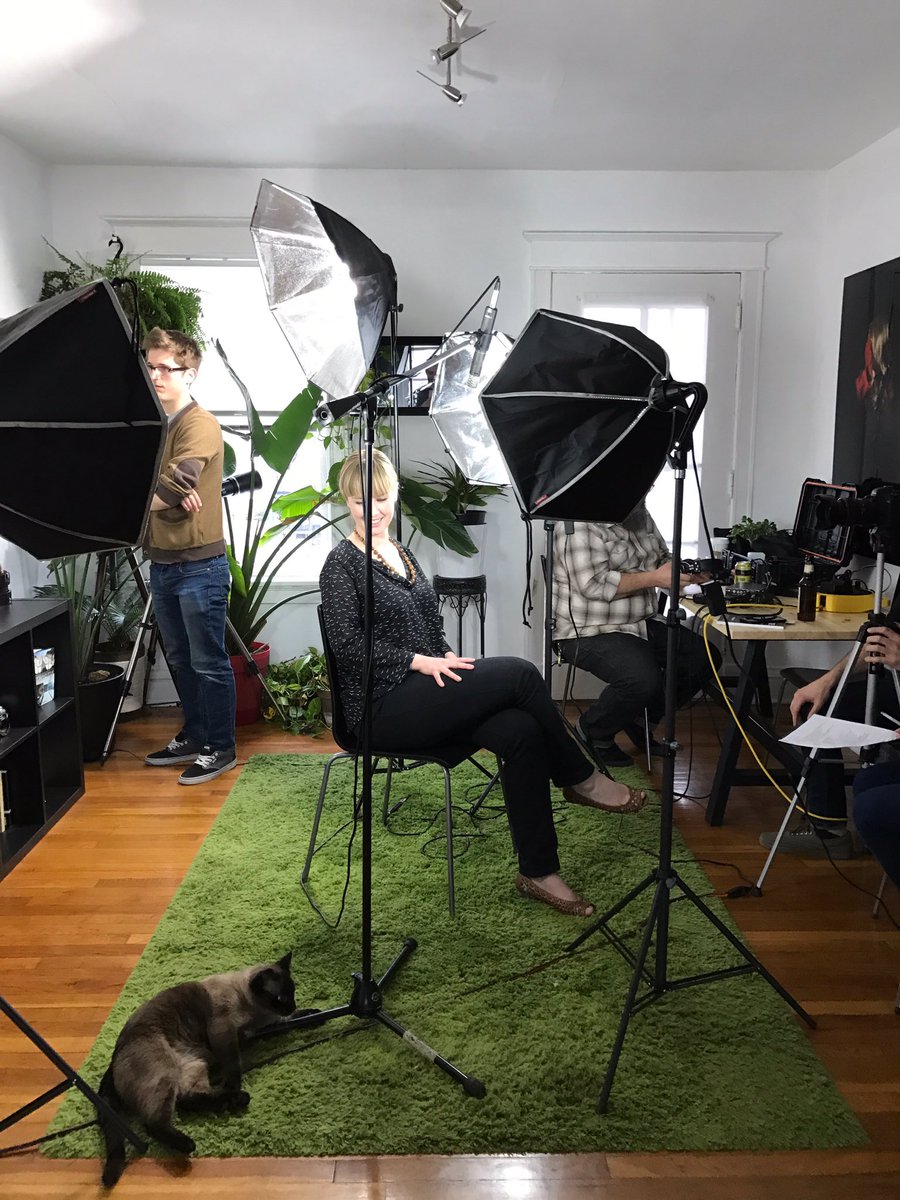 andreacoates's tweet photo. Yesterday, talking art. As usual, Roscoe doesn't give a damn. #studiocat https://t.co/Ms5eMYbpdW