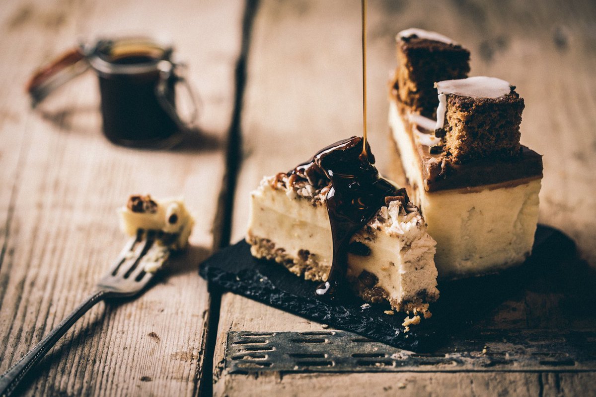 pantry_janes's tweet photo. That caramel drizzle though... 🤤🤤🤤

#ToffeeAndHoneycombCheesecake #GingerBreadCheesecake #JanesPantry #OnlyAtJanes #StraightOuttaJanes https://t.co/yXzL4iHxek