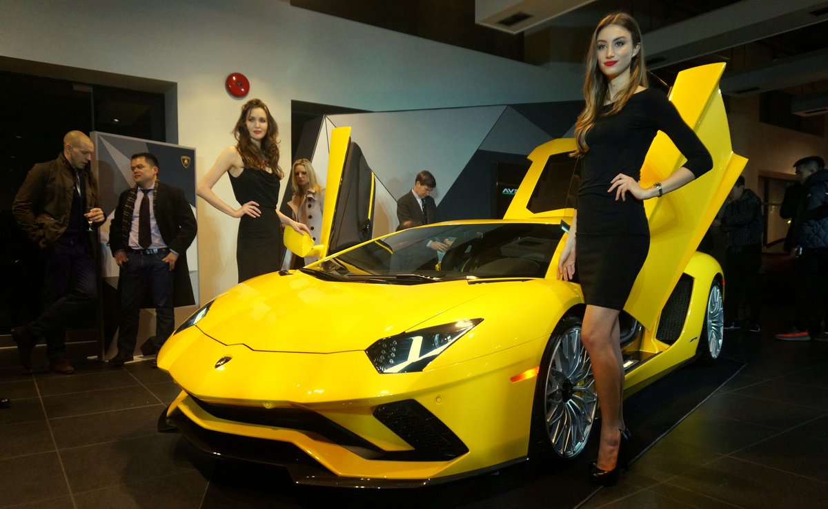 luxuryinbc's tweet photo. Check out our look at the new #AventadorS Coupe at @LamborghiniVan https://t.co/JQIfM4dqKo #lambo #yvr #supercar https://t.co/kbjkC7ym9B