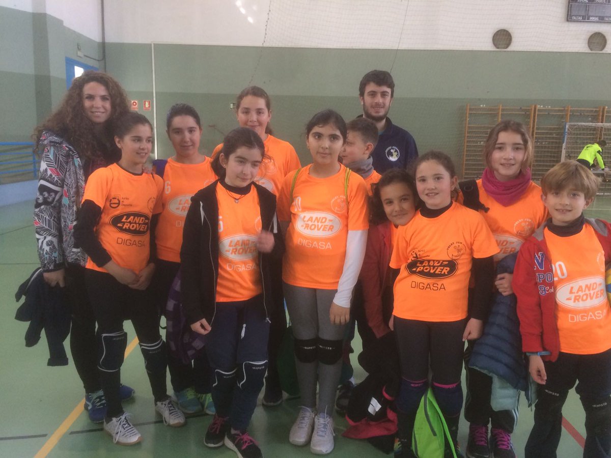 VoleyJUN's tweet photo. 5 Concentración Alevin 2/3 victorias de los más peques del Club Voley Jun! @DeportesJun @JUNtoalDEPORTE  @SanchoBurger @LandRover_es 💪😄💪🏆🏆 https://t.co/3ssz7ygh9r