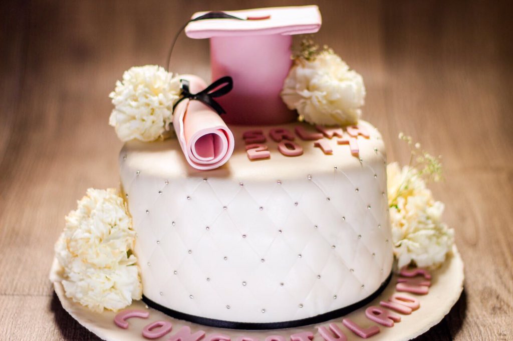 Fatma Bakery En Twitter كيك كب كيك تخرج تخرجنا توصيل جدة جده السعوديه منتجات ك كب كيك كيك حلى فخم انيق فانيليا حفلة حفله بارتي