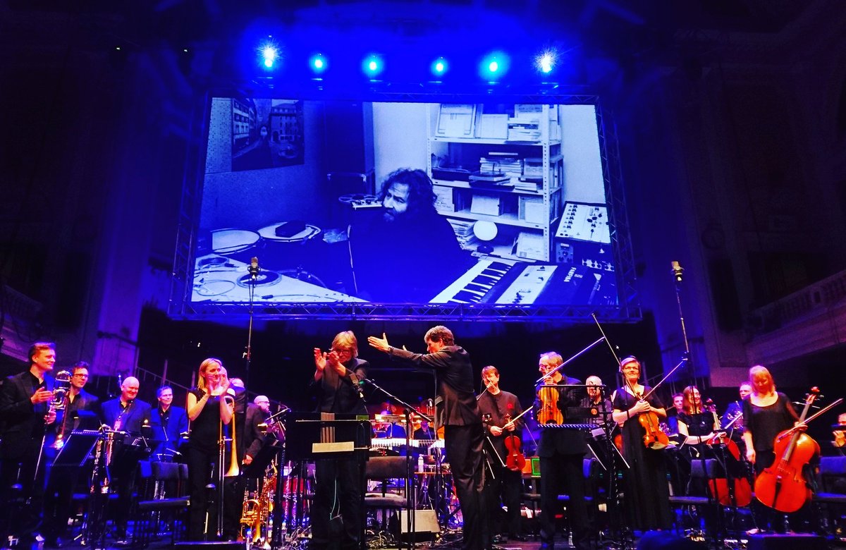 andyclark1973's tweet photo. The BBC Concert Orchestra, Basil Kirchin looks on from above. The end to what has been a fantastic weekend #Hull2017 #mindontherun https://t.co/xaounqfwdi