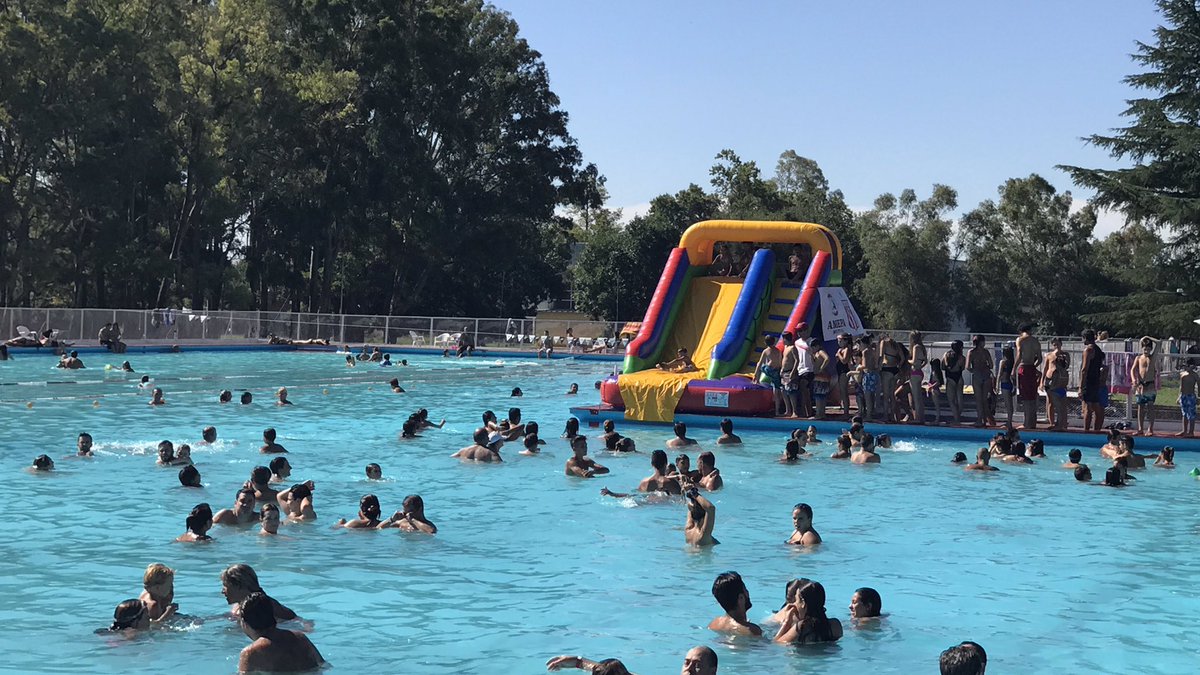 EdelpOficial's tweet photo. #EDLP 🌞Country Club | En una jornada de asistencia récord, la Familia Pincha disfruta del sol en City Bell https://t.co/TSdIcCyULI