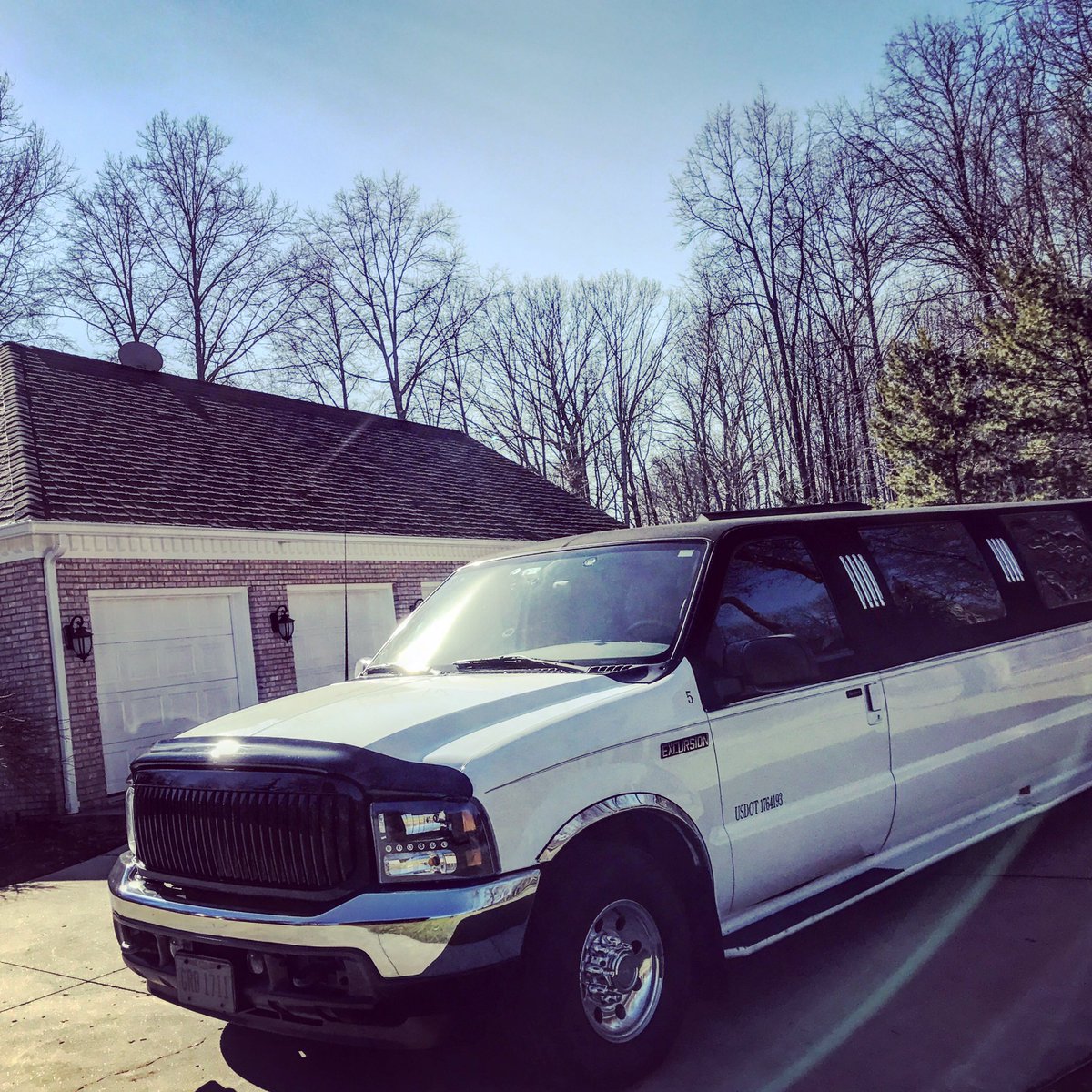 NewWaveLimoLLC's tweet photo. #Impress4Less with our 🆒🆕 FLAT RATE Concert Packages and #LeaveTheDrivingToUs so everyone can #ExperienceTheRideTogether! 📲 330-774-7507 https://t.co/OEutStPTtL