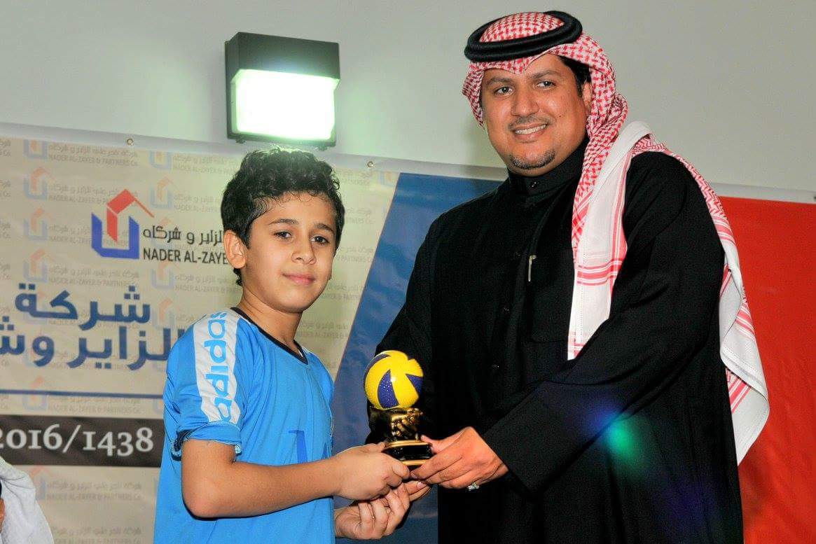 BaraemEastern's tweet photo. ناصر ال بجاش عضو اتحاد الطائرة يكرم جوائز الافضلية:لاعب القارة رضا الجزيري و زميله حسين االبدر بالاضافة الى لاعب الابتسام حسين عبد الجليل https://t.co/Z4FSVEs6Ww