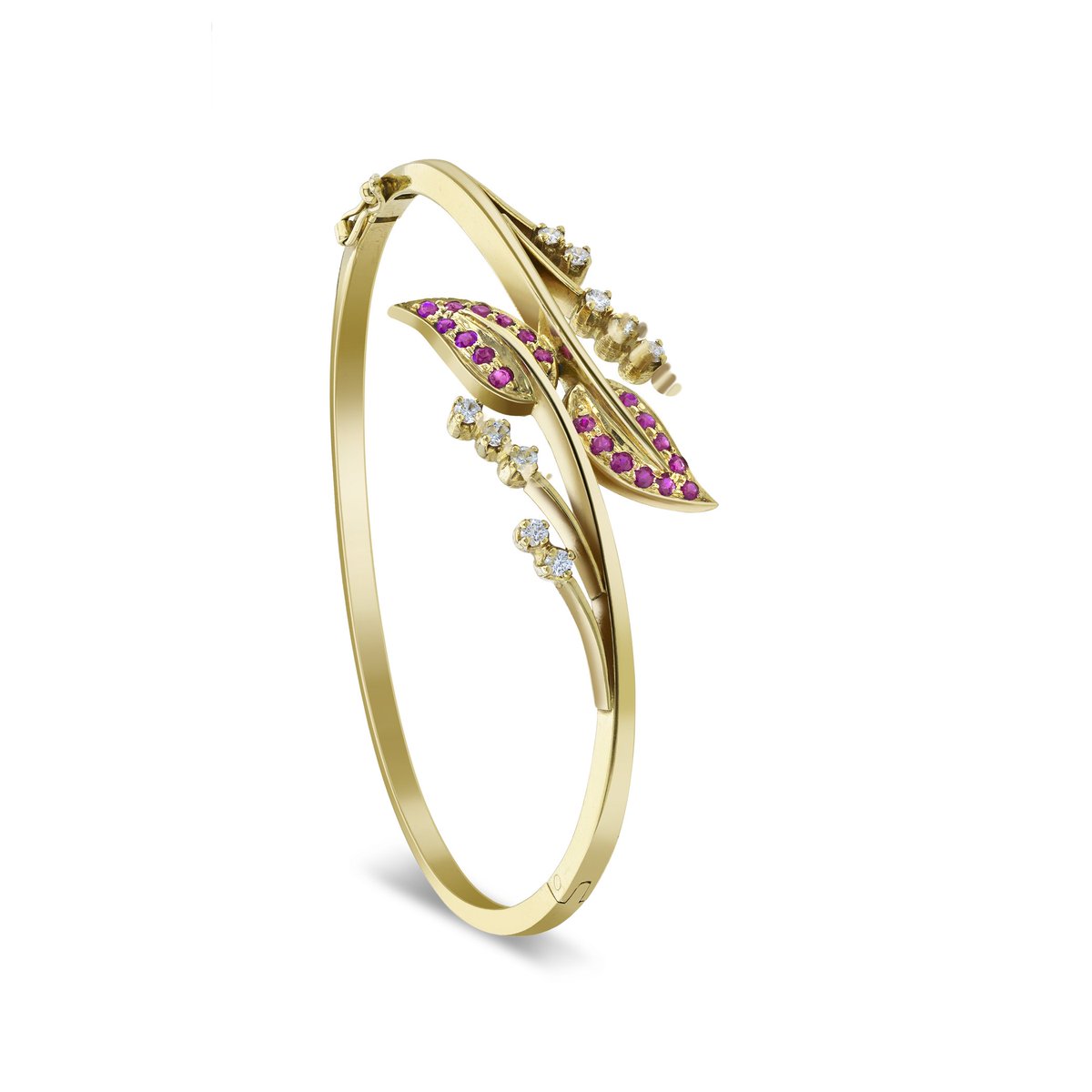 MaratheJeweller's tweet photo. Meant to gracefully adorn the wrist,complement your attire,this #MJspecial #bracelet is embellished with precious pink gemstones &amp; diamonds https://t.co/I68j4zp2d5