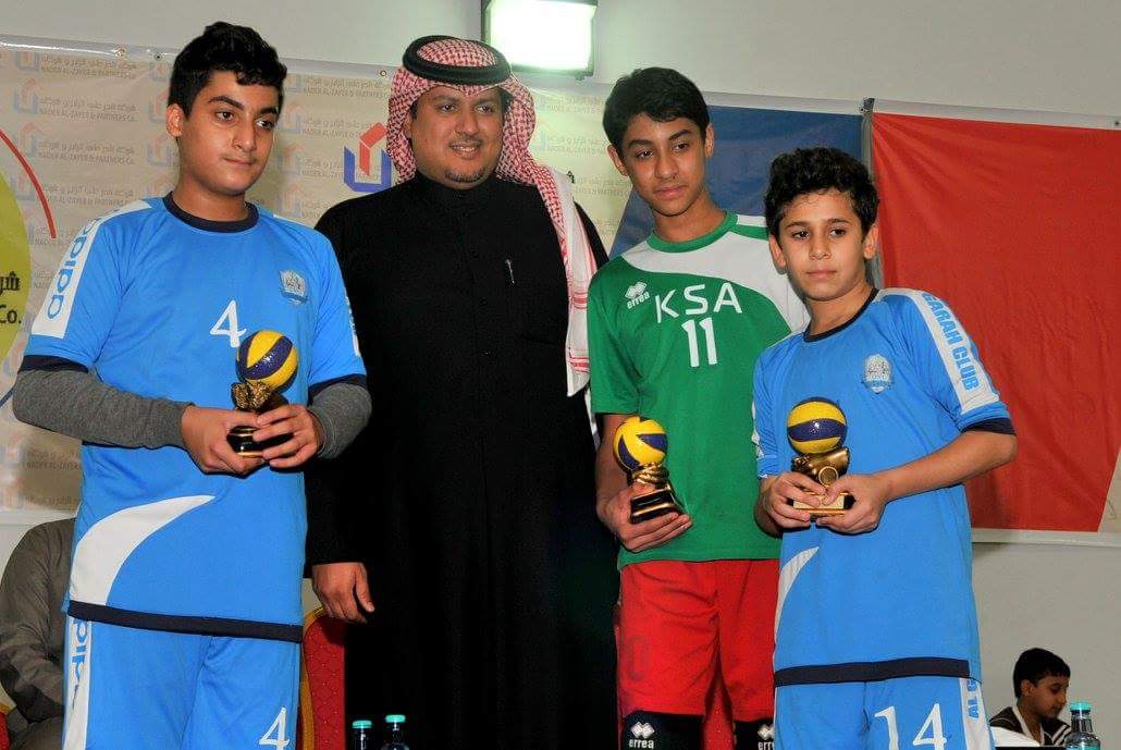 club_hassa's tweet photo. ناصر ال بجاش عضو اتحاد الطائرة
يكرم جوائز الافضلية
لاعبي #القارة رضا الجزيري و حسين البدر
#اخبار_اندية_الاحساء 
#الاحساء https://t.co/G2xRHlOnhN