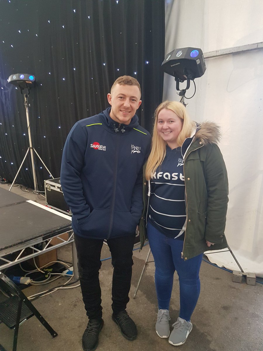 GemmaHickey91's tweet photo. @SaleSharksRugby @Joshuacharnley Thanks for the photo and autograph. You've made my year!! 😍😍😍 https://t.co/lv3u2S8qGI