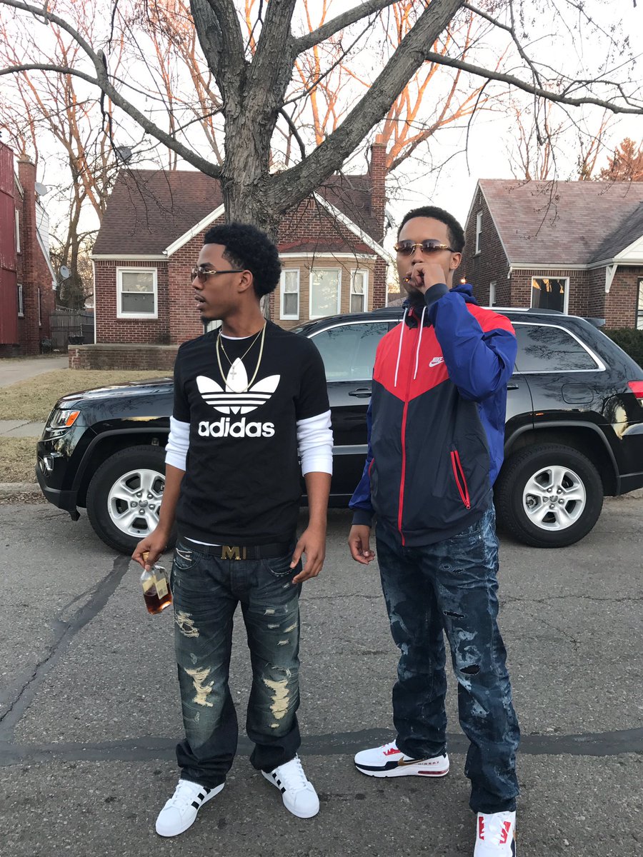 At it early 🤦🏽‍♂️