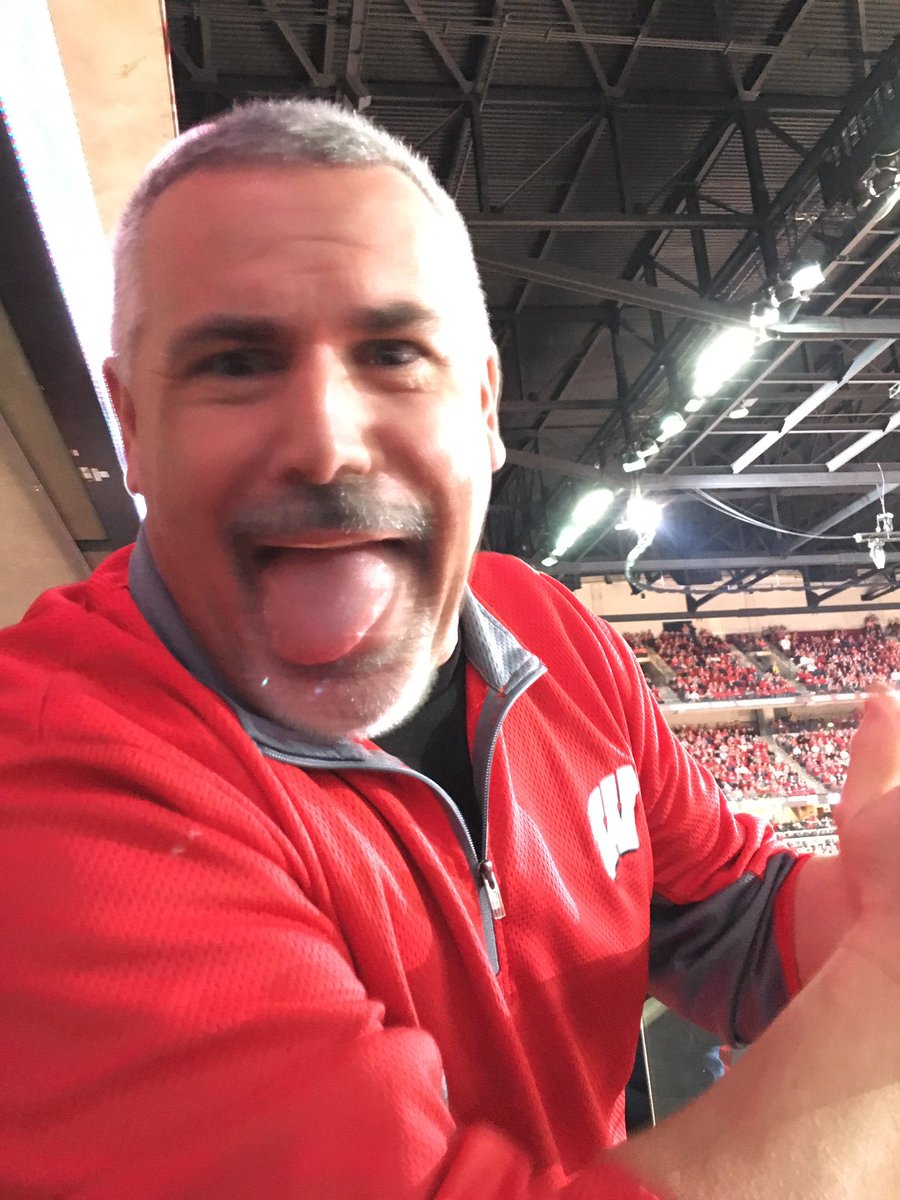 GiveMeSomeSun's tweet photo. #Badgers #greatgame #cheerlikenooneswatching https://t.co/dU6ShRUF4k