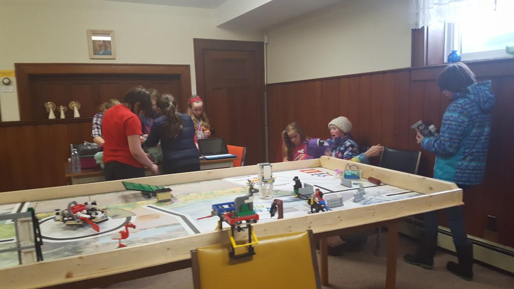 FLL18806's tweet photo. 13 days until competition! #acadiarobotics #GirlsInSTEM #flltweets https://t.co/9CYei4wLn3