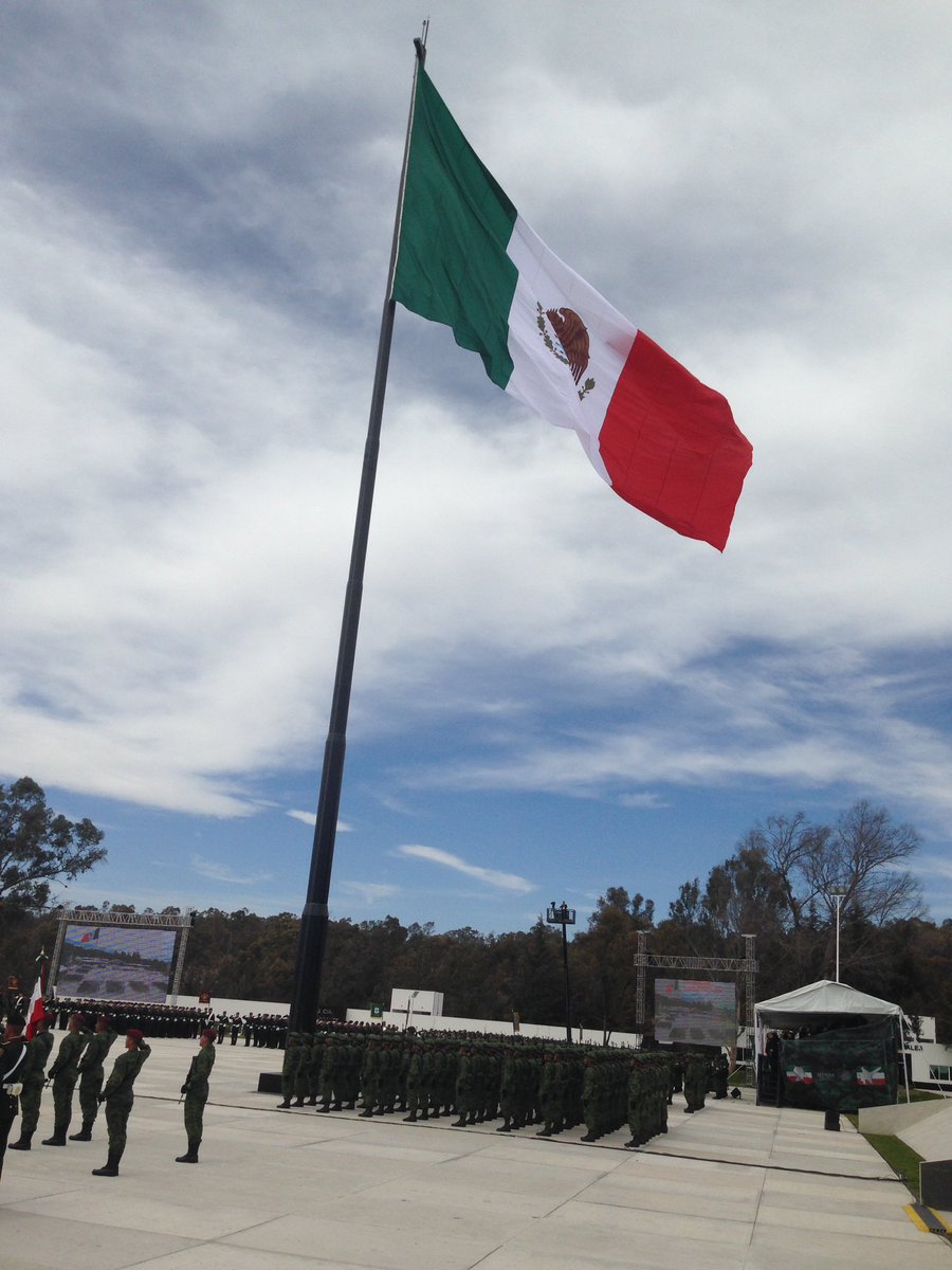 PilarTribuna's tweet photo. Termina primera ceremonia y va la del Día del Ejército en Auditorio Militar ahí hablara EPN a todo el Ejército en su día https://t.co/uGzjBRsDZY