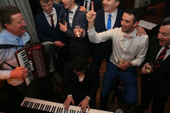 monaleengaa's tweet photo. A special thanks to @MartyM_RTE for helping us celebrate a remarkable 2016. It was great night. Roll on 2017 #amartyparty https://t.co/fpCzEdQr4g