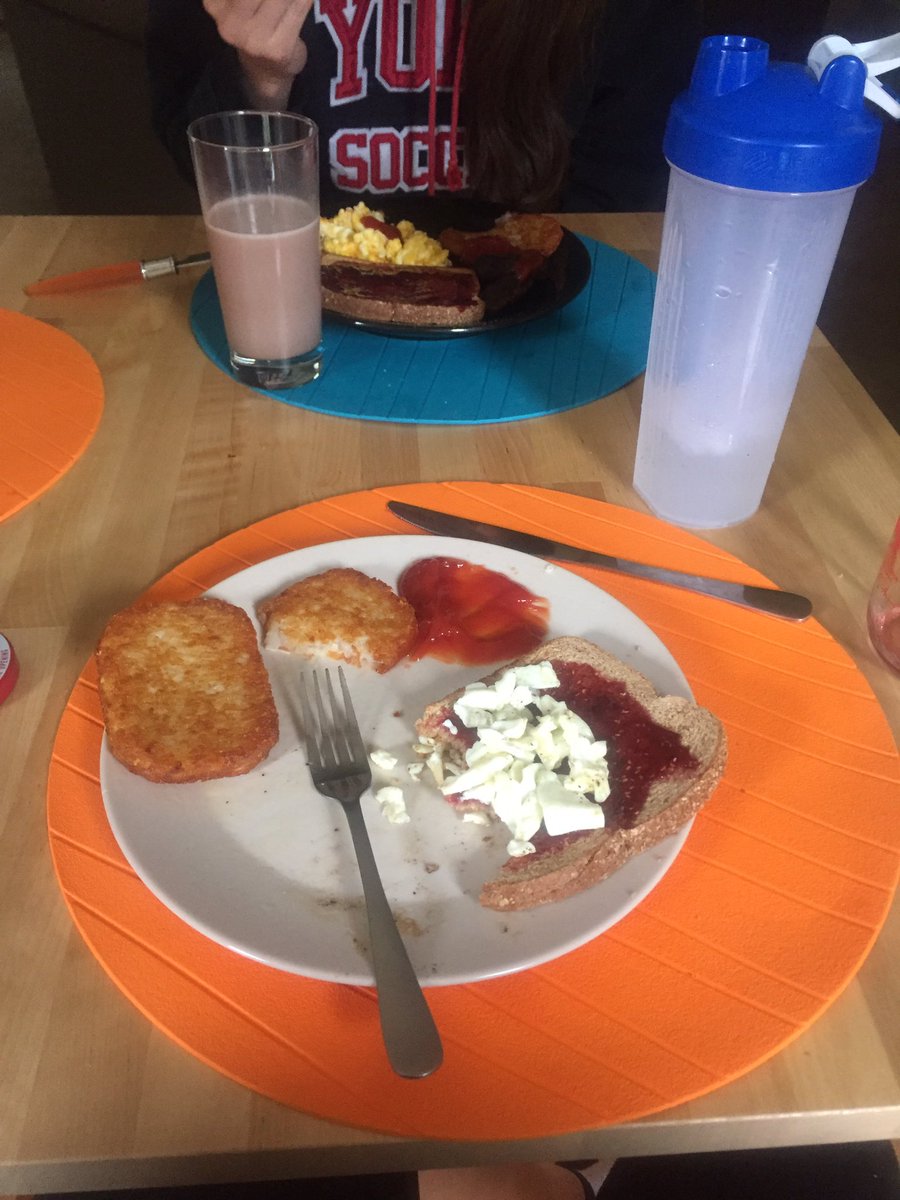 Elizabeth2Best's tweet photo. First we brunch, second we thesis @SamSport12 @Megan_Byrd23 #accountability https://t.co/pDlOXXmRiT
