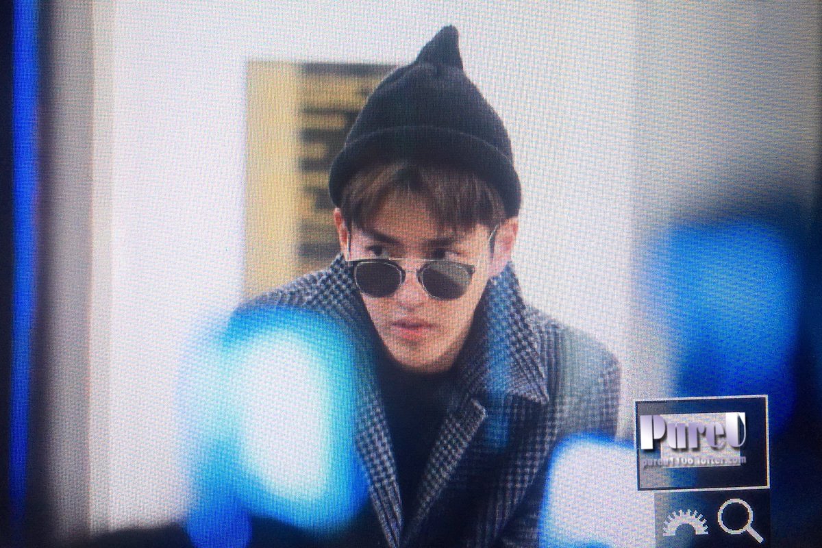 PureU_kris's tweet photo. 170219 Burberry shop #KrisWu #WuYifan #BurberryShow #londonfashionweek 
#LFW https://t.co/QjNeUBabHV