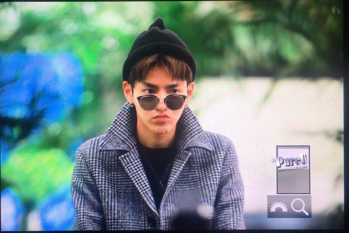 PureU_kris's tweet photo. 170219 Burberry shop #KrisWu #WuYifan #BurberryShow #londonfashionweek 
#LFW https://t.co/QjNeUBabHV