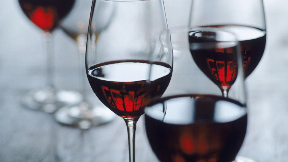 goodfoodAU's tweet photo. Have you been storing red wine the wrong way this whole time? https://t.co/tVSVpxkyFY #redwine https://t.co/joVso0xJdG