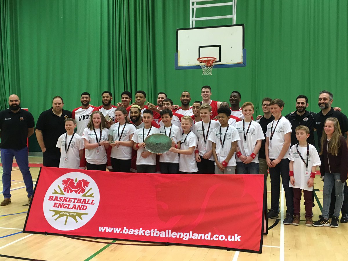 KJARPESPORT's tweet photo. @HertsBasketball Many of the @GrenewaySchool Court Crew are also @CorvusBasketbal ballers #huge honour #muchlearnt https://t.co/SLIqeWpICz