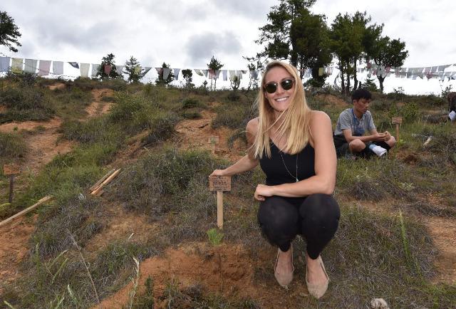 HolidayHomesCwl's tweet photo. A 27-Year-Old Just Became The First Woman To Visit Every Country On Earth https://t.co/d8u8ZL42lA https://t.co/AaOFLd4D0P