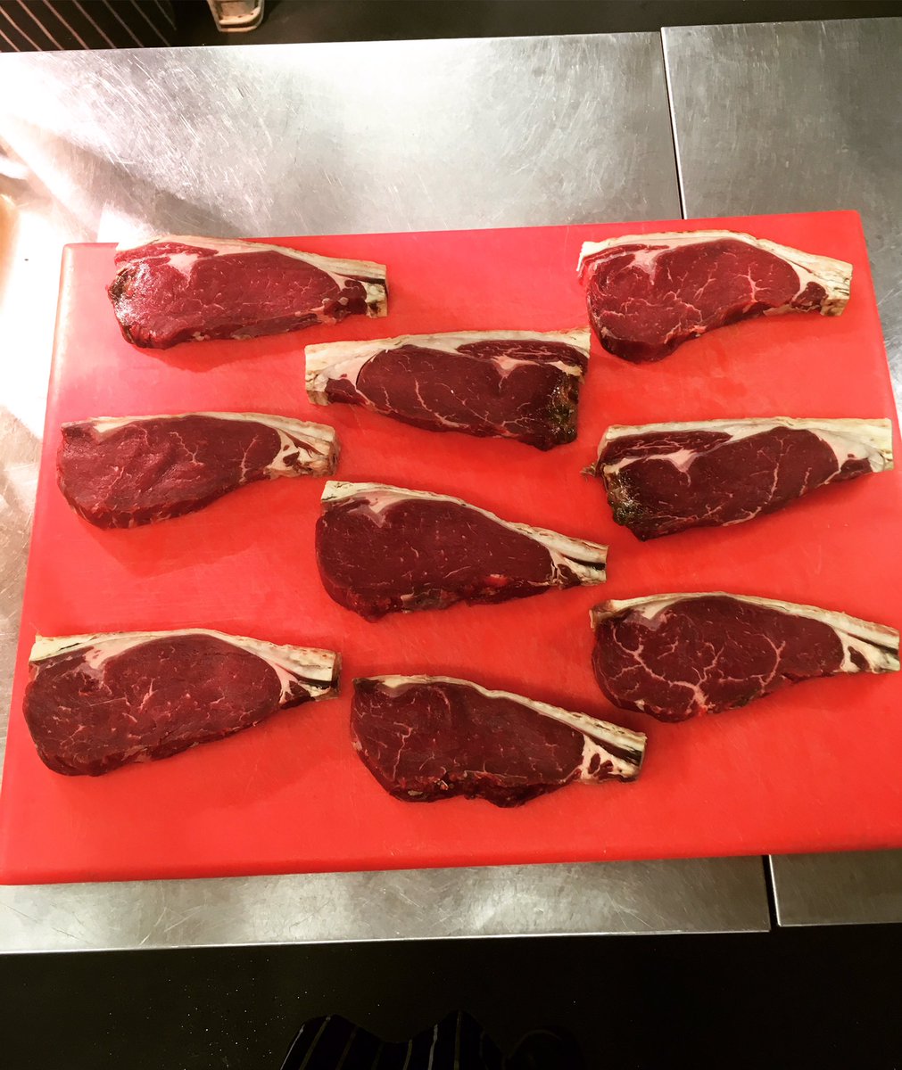 PhilThompson78's tweet photo. Beautiful 100day aged sirloin has flown out this weekend #special #thompsonstalbans #100dayagedsteak https://t.co/hTg1RPfNhe
