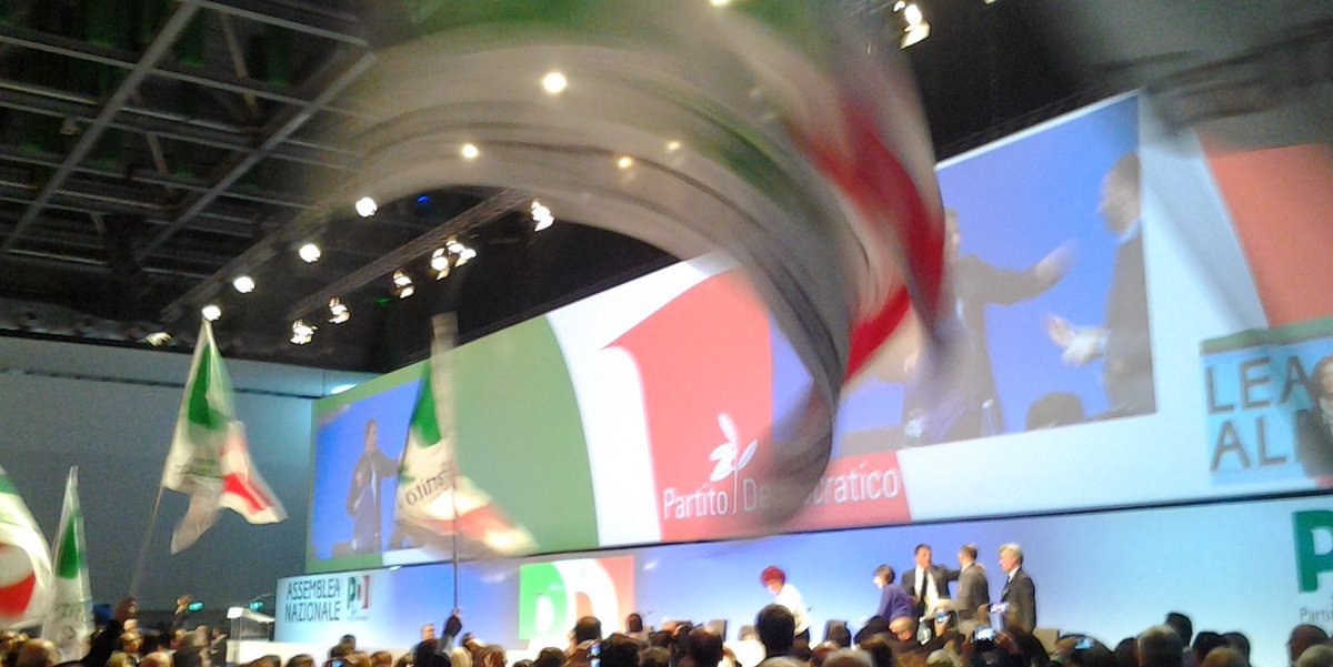 EnnioRemondino's tweet photo. #Pdcaos, scissione sì scissione no. Il gioco del cerino? Renzi si dimette per ricandidarsi contro la minoranza. https://t.co/d7kIu7Y9Hy https://t.co/9hY5MHQkzI