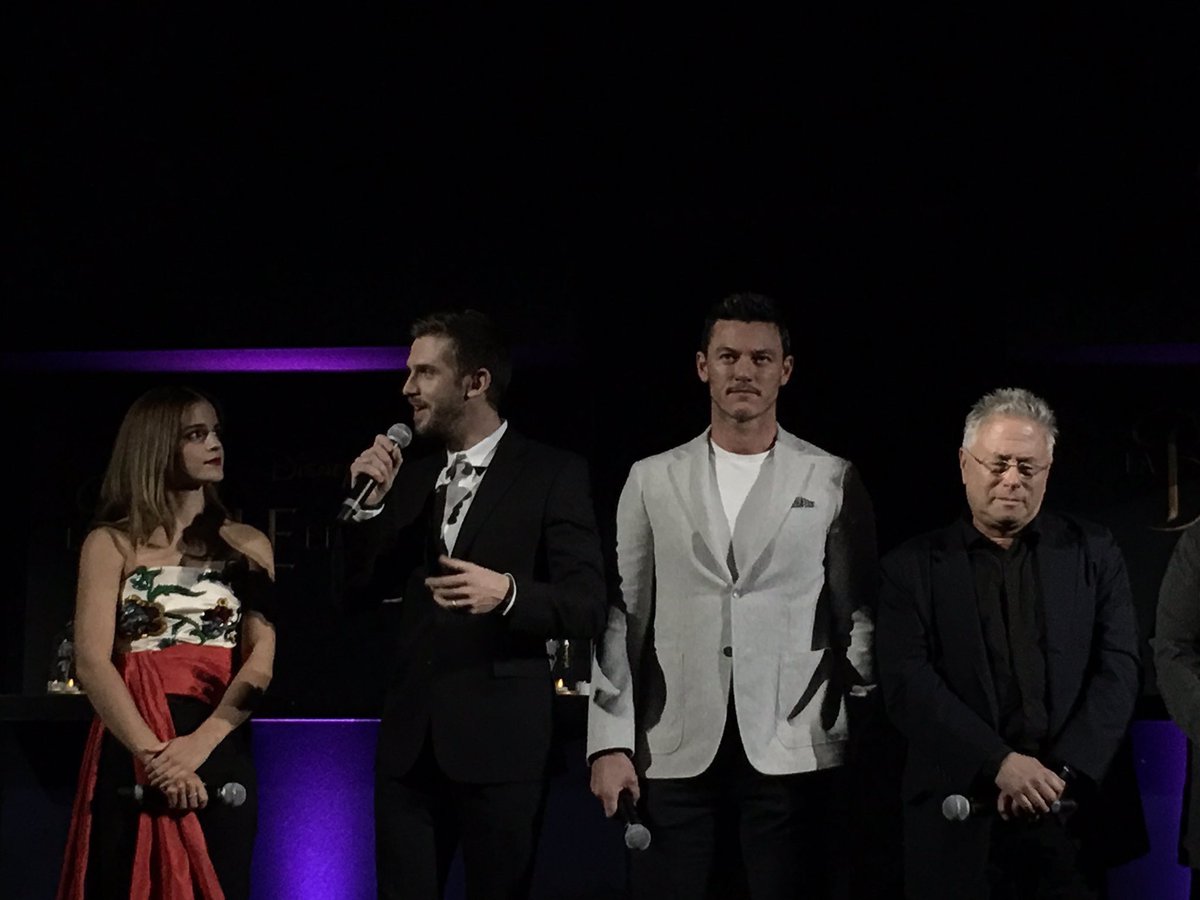 EmWatsonsDaily's tweet photo. NEW: Emma with the rest of the cast at Beauty and the Beast premiere in Paris. 🥀[February 19, 2017] {2} https://t.co/eW3yprjwfg