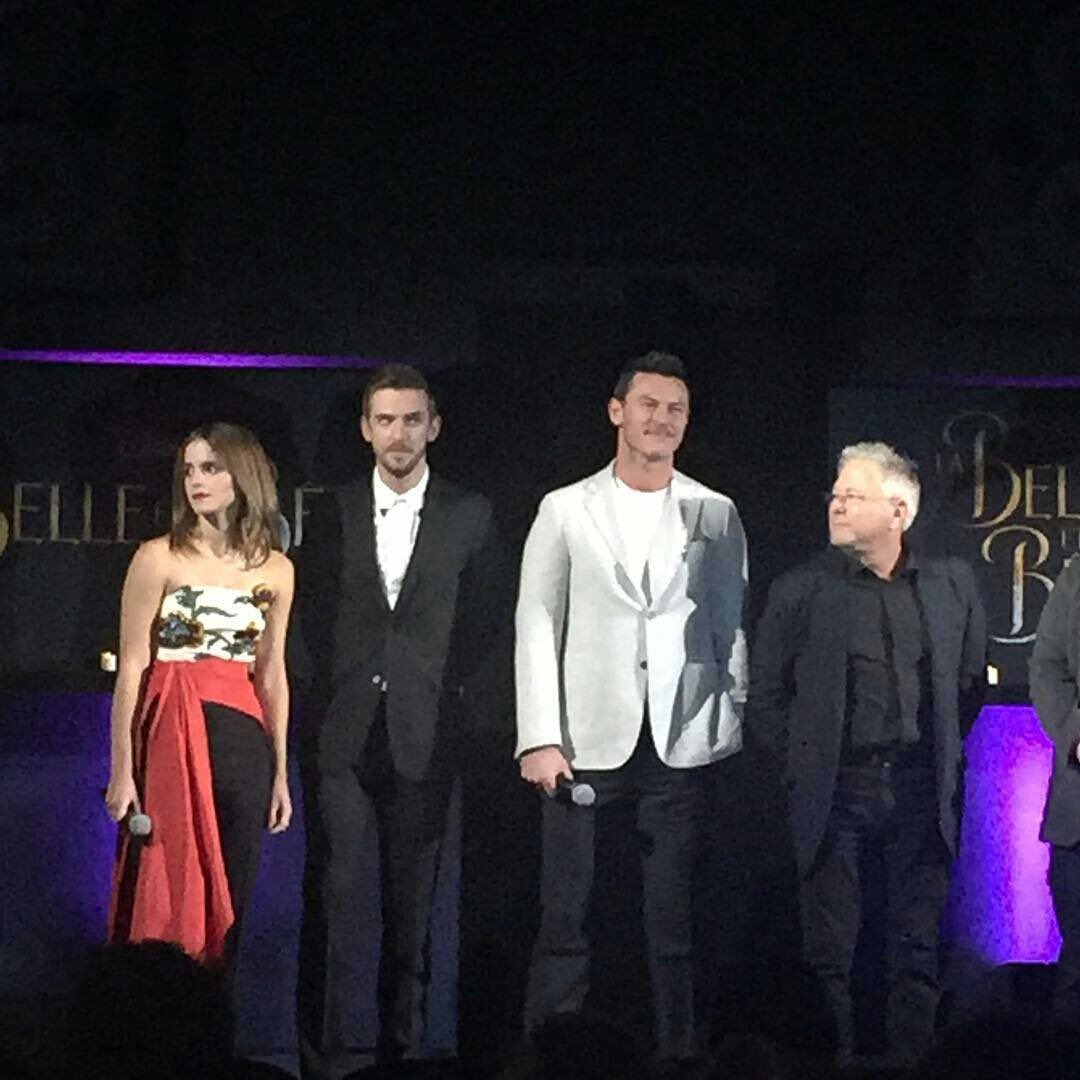 EmWatsonsDaily's tweet photo. NEW: Emma with the rest of the cast at Beauty and the Beast premiere in Paris. 🥀[February 19, 2017] {2} https://t.co/eW3yprjwfg