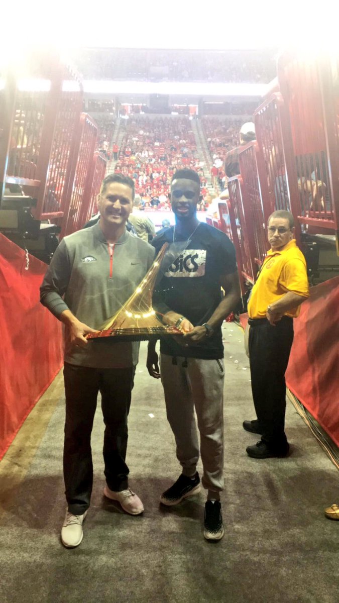 RazorbackTFXC's tweet photo. #ICYMI | @J_Lawson_ Called The Hogs Center Court & @RazorbackMBB Got That W! #WoooPigWeekend π https://t.co/o2VeDM3mYN
