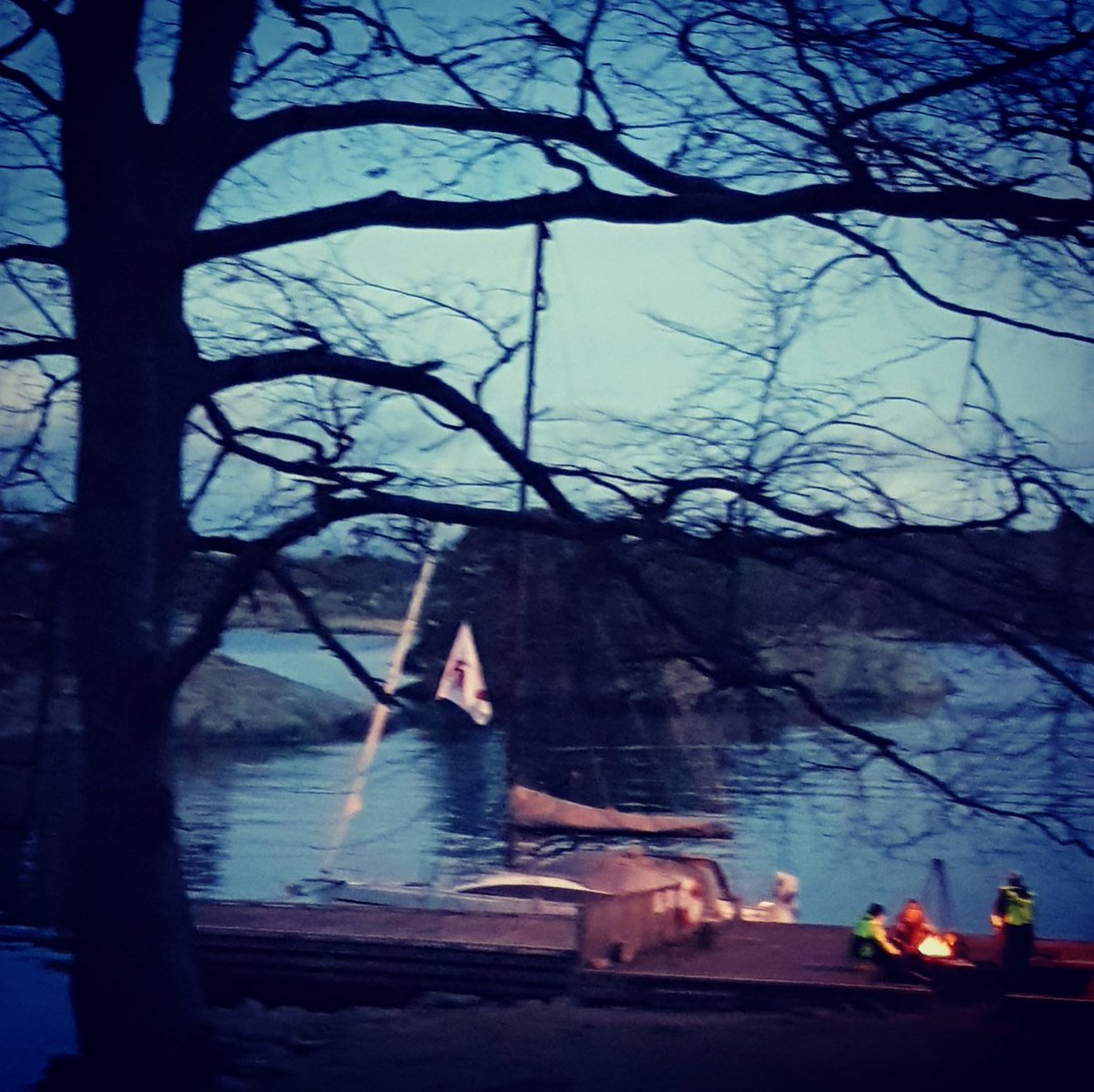 RM_Scandinavia's tweet photo. God natt...
#wintercruising #fire #norway #rm890 https://t.co/0rIpl4AdKa