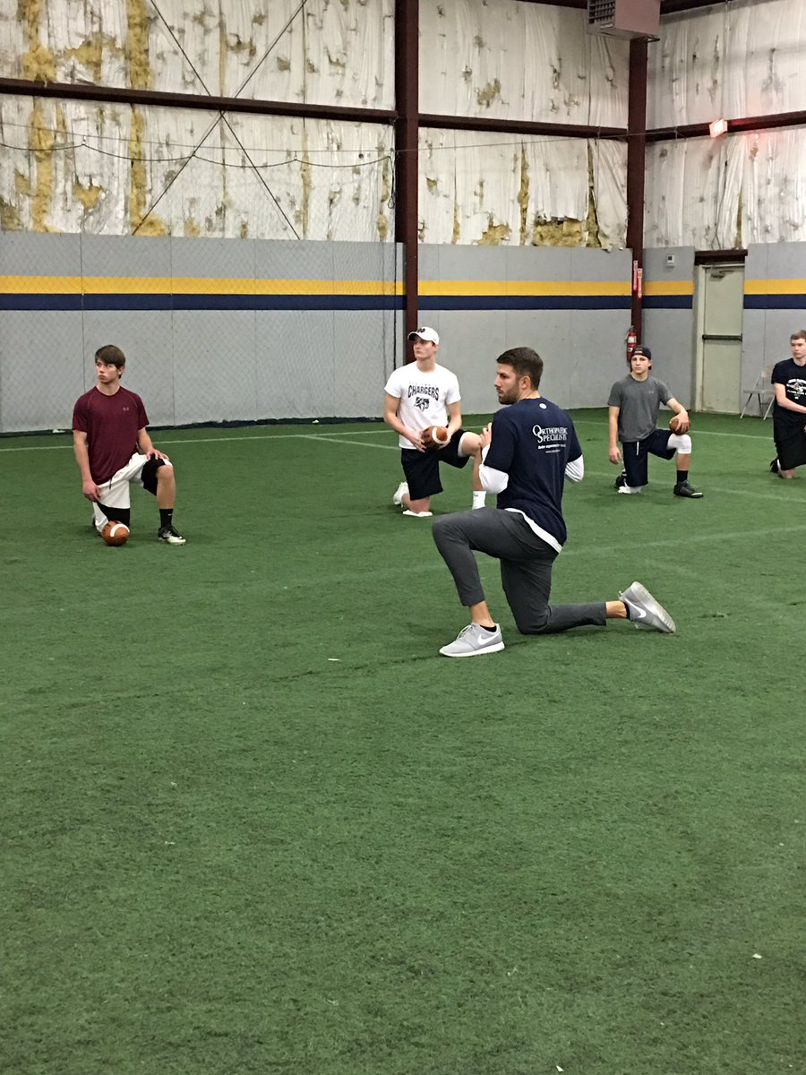 TanneyPassing's tweet photo. Great camp this morning in Bloomington Normal. A lot of great QBs and WRs putting in work to become better players this fall #AirItOut #TPA https://t.co/awaiWhJXO2